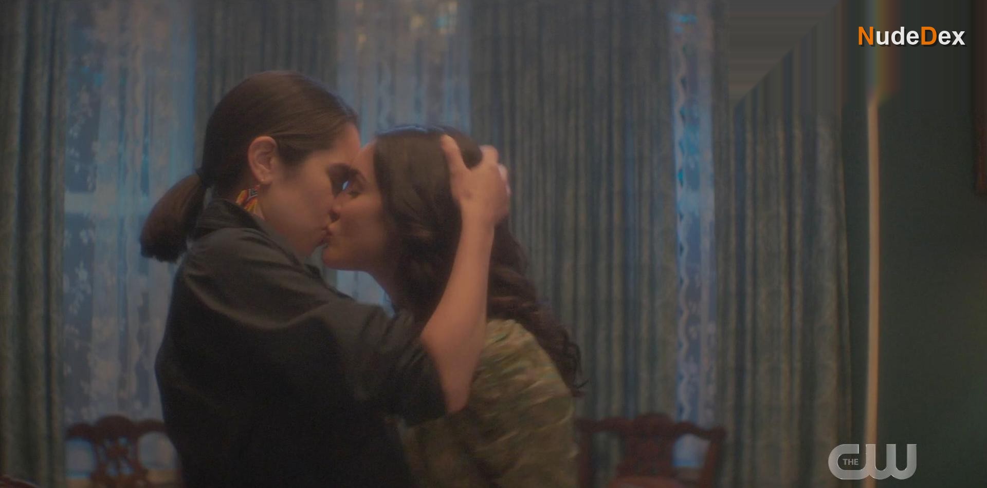 Maddison Jaizani in Nancy Drew, photo 2