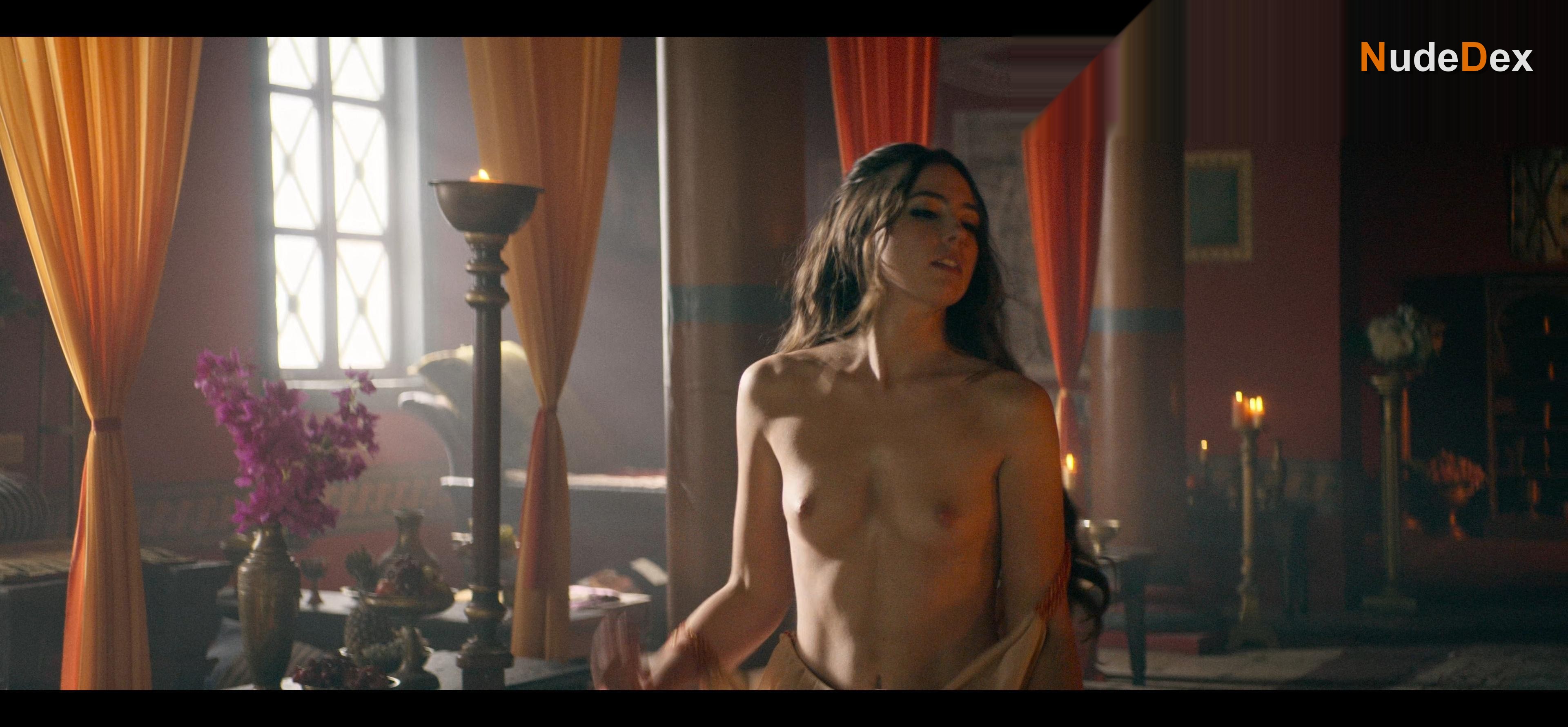 Maddy Ambus in Utopia, photo 11