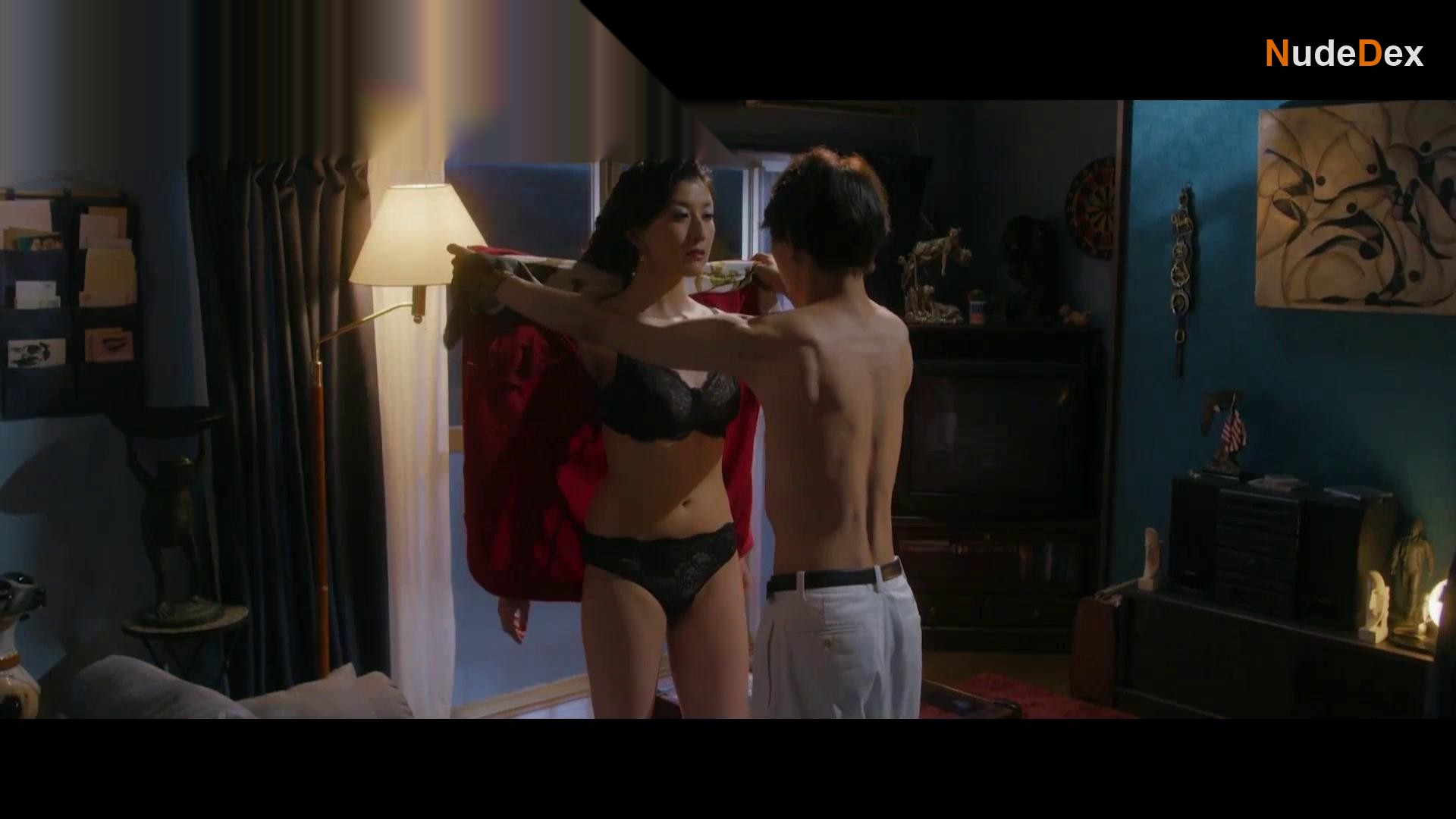 Maeko Oyama in Shrieking In The Rain, photo 1