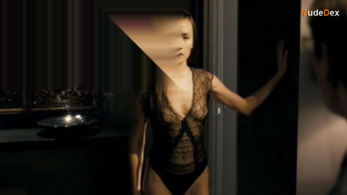 Maggie Q in Deception, photo 1