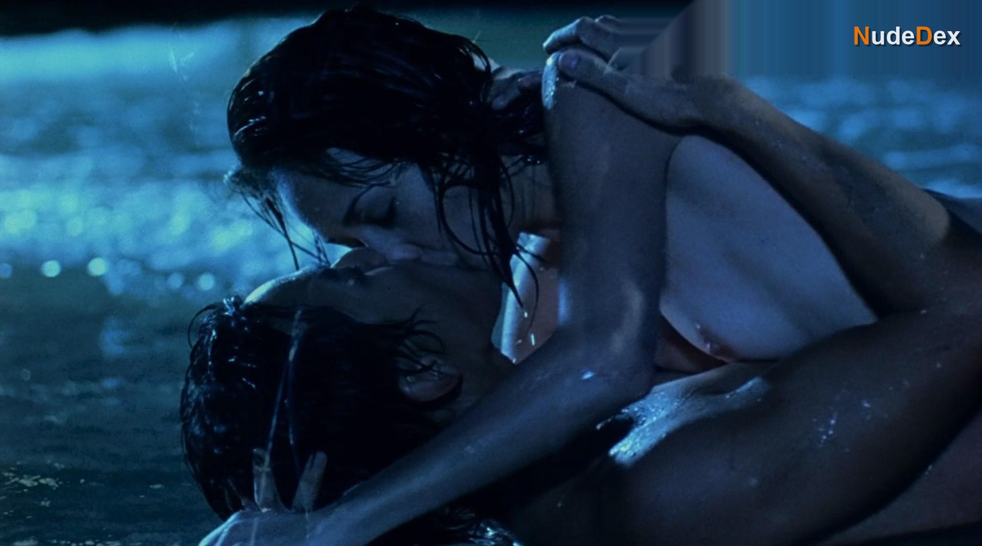 Maggie Q in Naked Weapon, photo 1