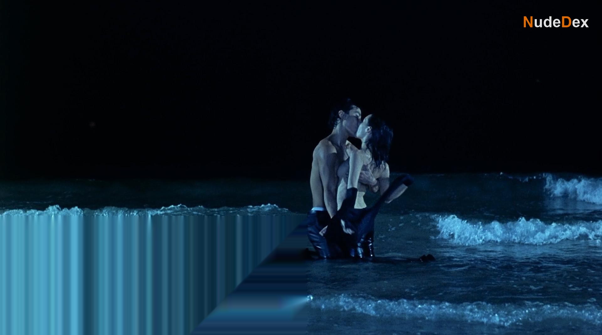 Maggie Q in Naked Weapon, photo 11