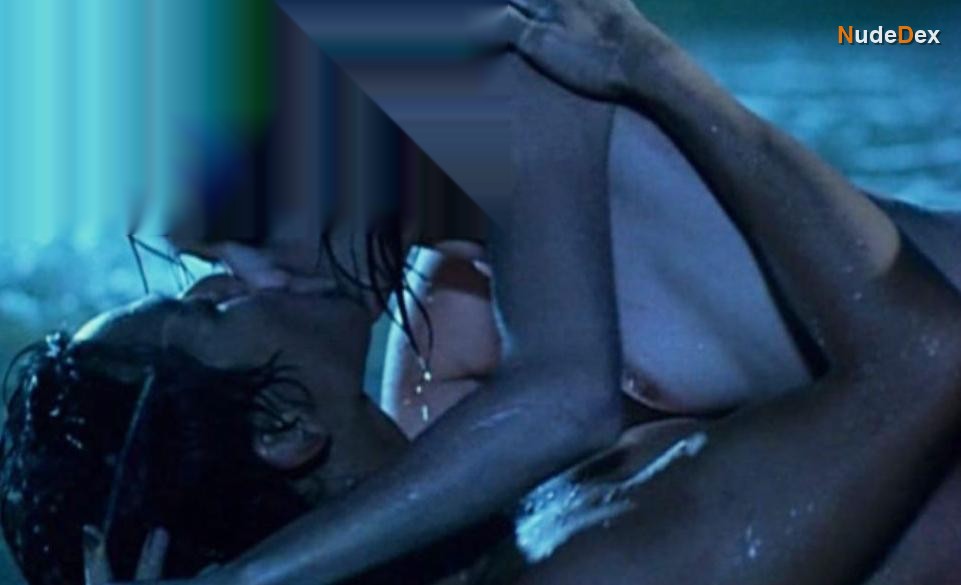 Maggie Q in Naked Weapon, photo 18