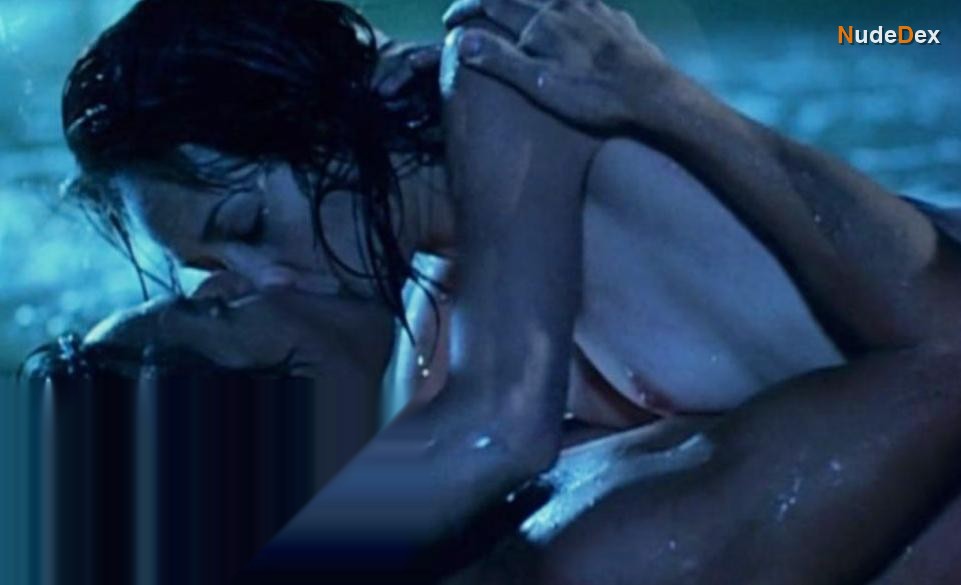 Maggie Q in Naked Weapon, photo 19