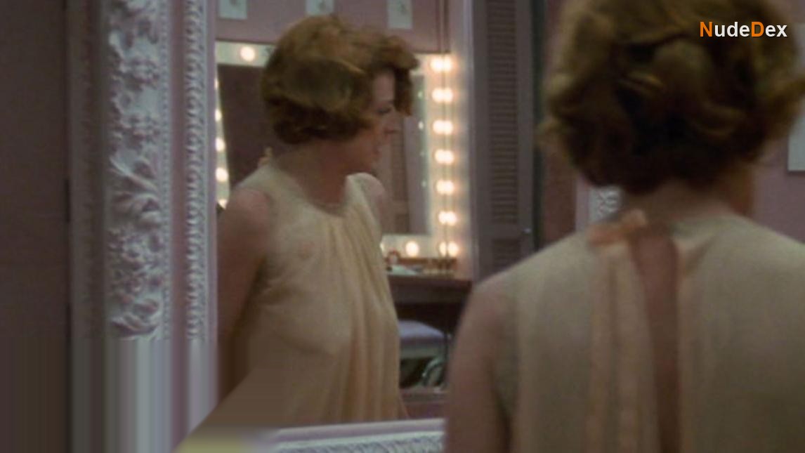 Maggie Smith in California Suite, photo 2
