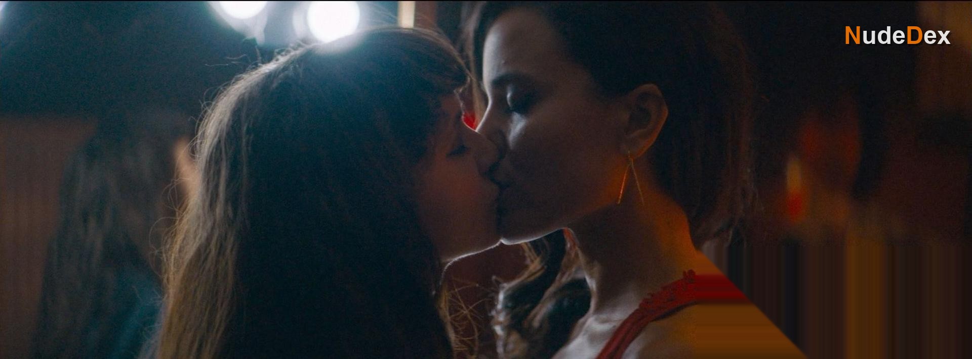 Maiara Walsh in Bight, photo 4
