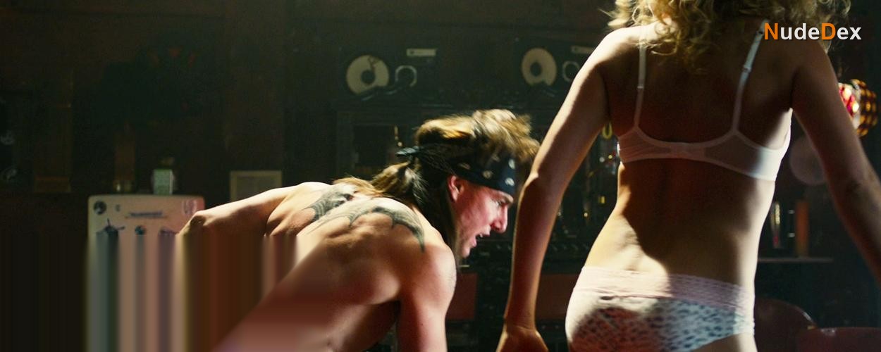 Malin Akerman in Rock Of Ages, photo 3