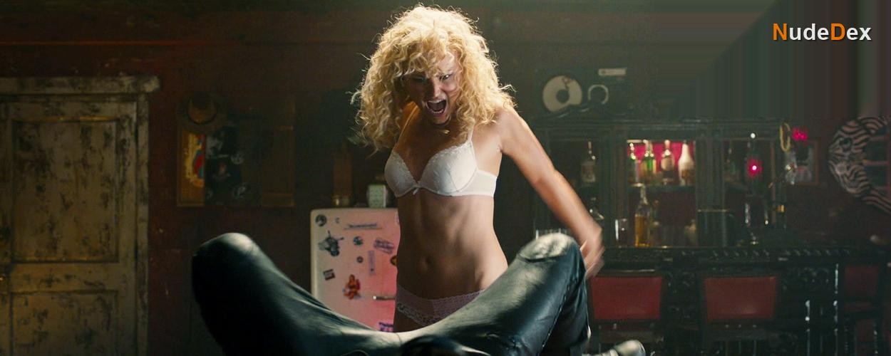 Malin Akerman in Rock Of Ages, photo 4