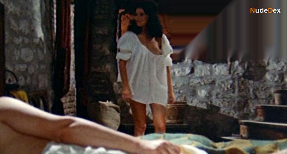 Malisa Longo in La Bella Antonia, Prima Monica E Poi Dimonia, photo 1