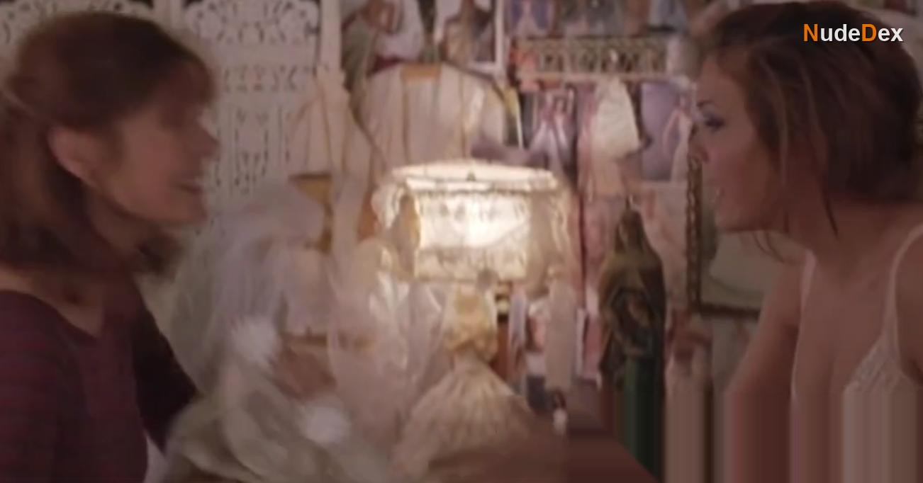 Mandy Moore in Romance Cigarettes, photo 1