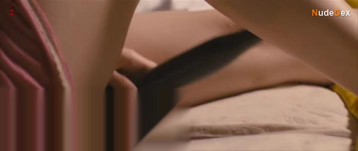 Mandy Moore in Swinging With The Finkels, photo 1