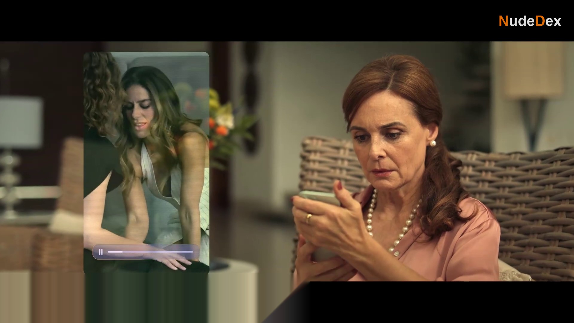 Manuela Gonzalez in Fake Profile, photo 22