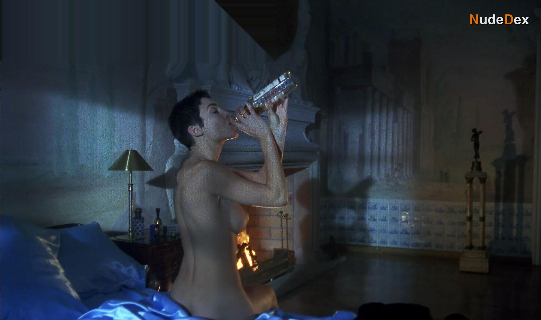Mapi Galan in The Detective And Death, photo 3