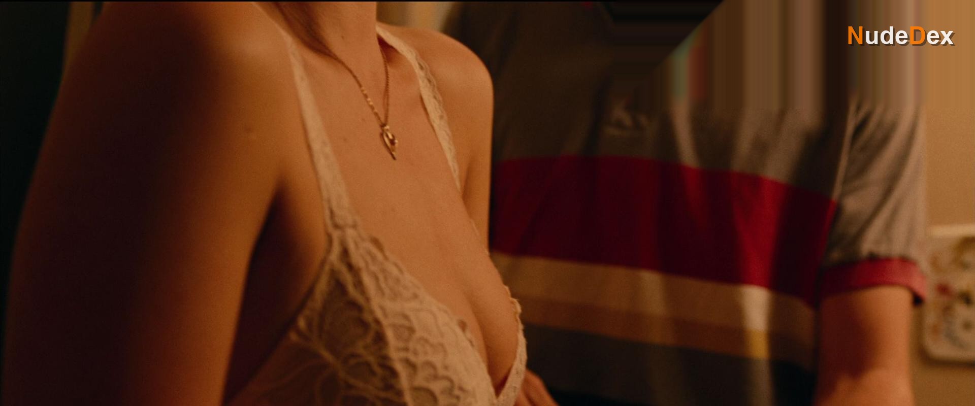 Margot Robbie in Itonya, photo 2