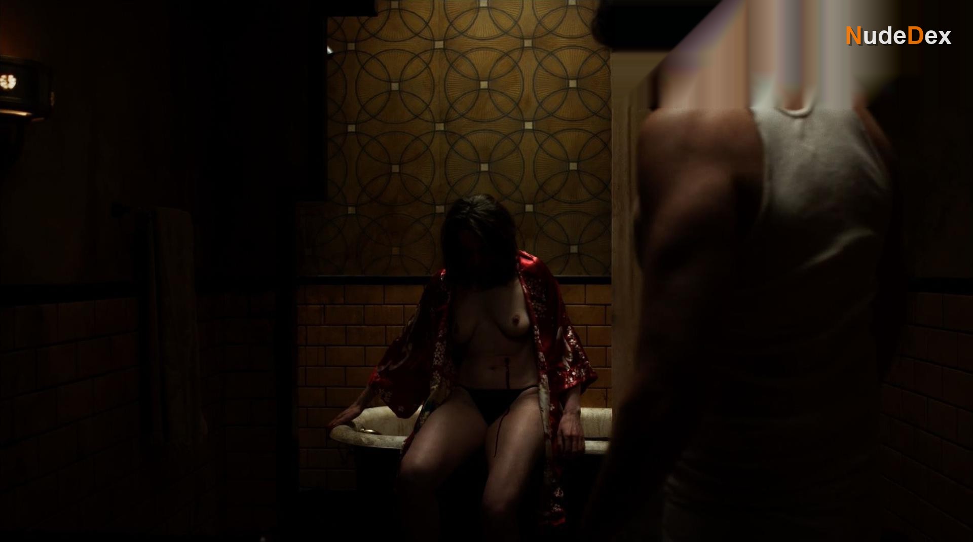 Maria Dizzia in Piercing, photo 2