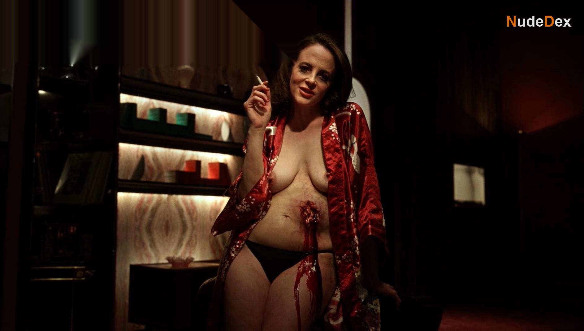 Maria Dizzia in Piercing, photo 5
