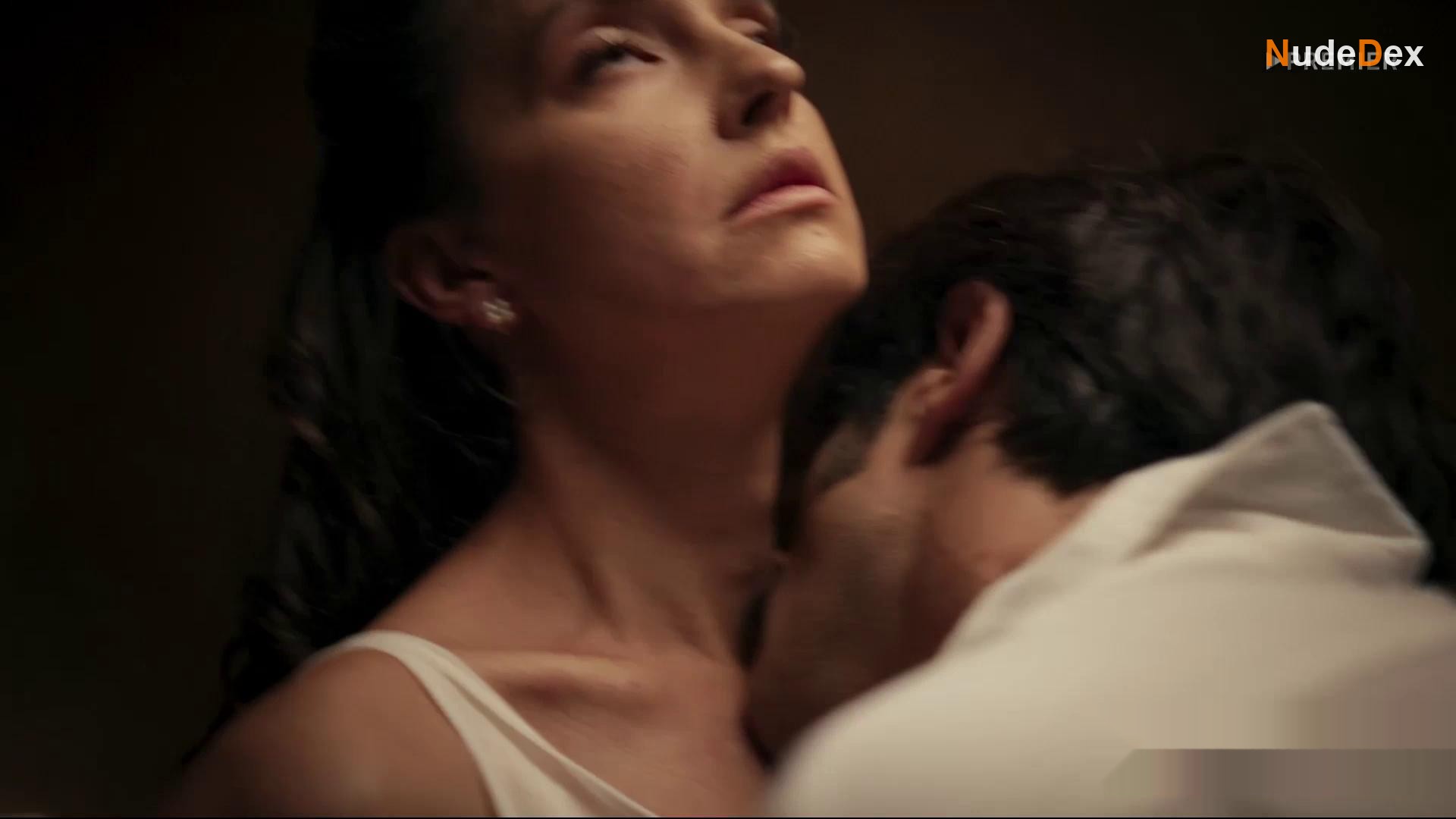 Mariam Mano in Simon, photo 4