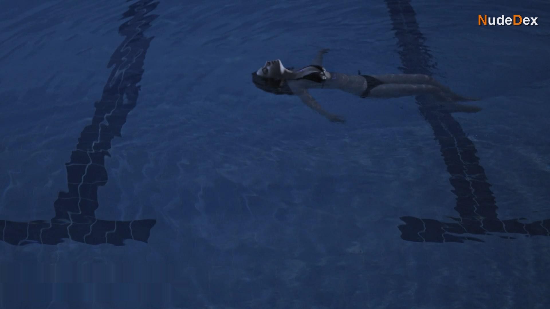 Maria Nacouzi in Weeping Willow, photo 5