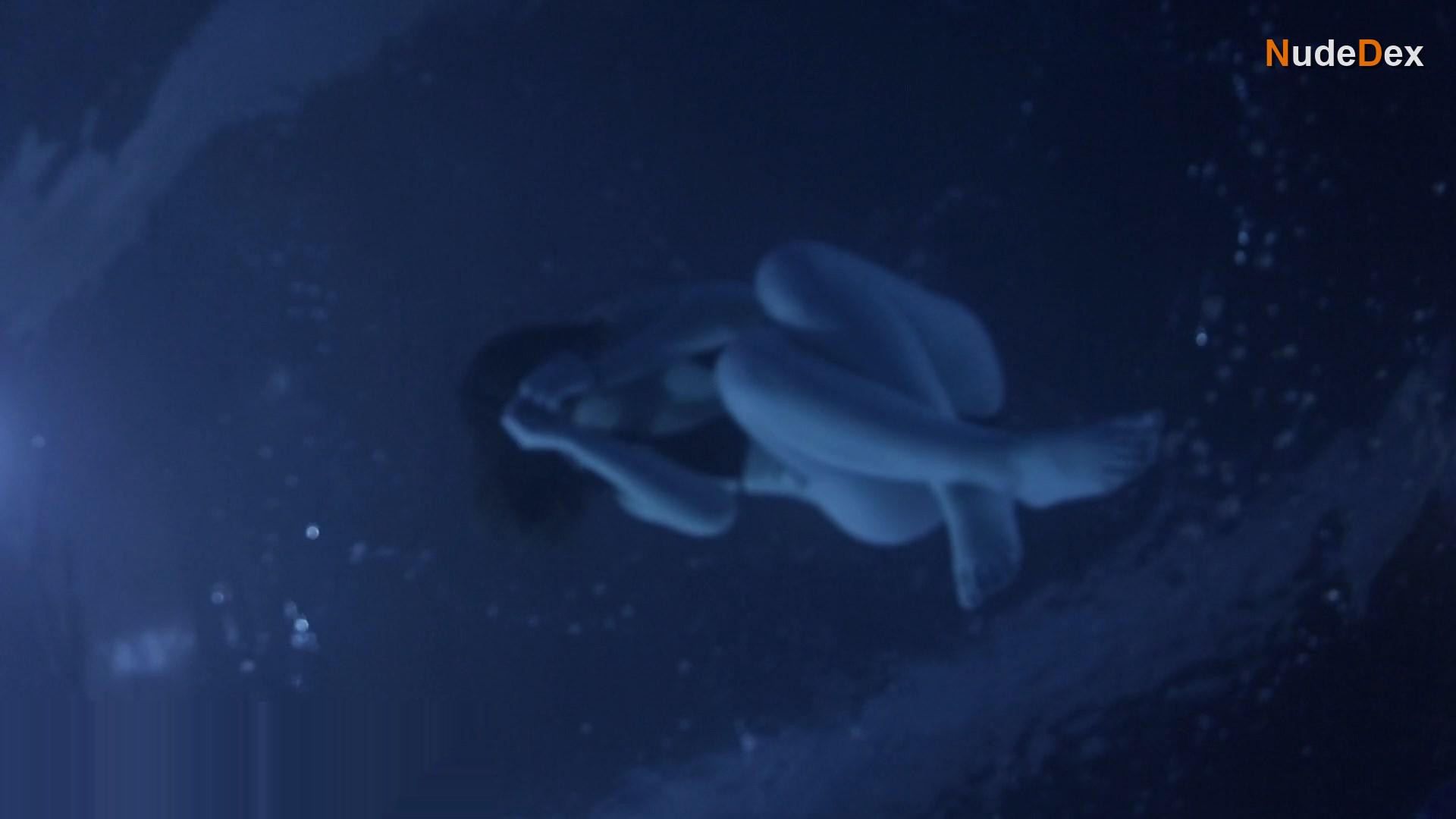 Maria Nacouzi in Weeping Willow, photo 6