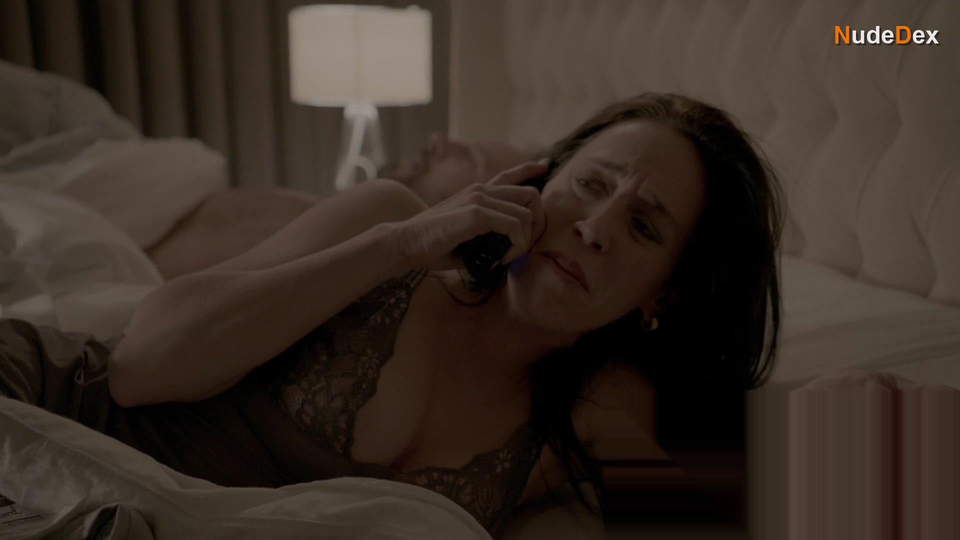 Mariana Trevino in Club De Cuervos, photo 3