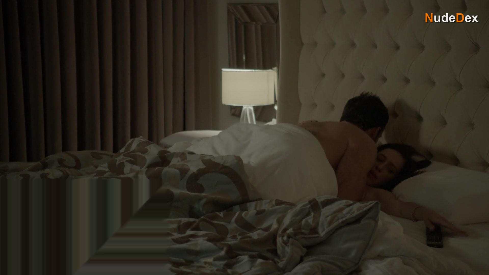 Mariana Trevino in Club De Cuervos, photo 4