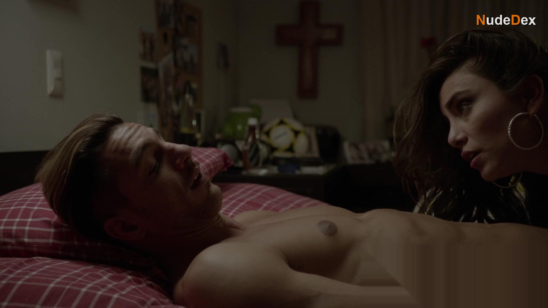 Mariana Trevino in Club De Cuervos, photo 6