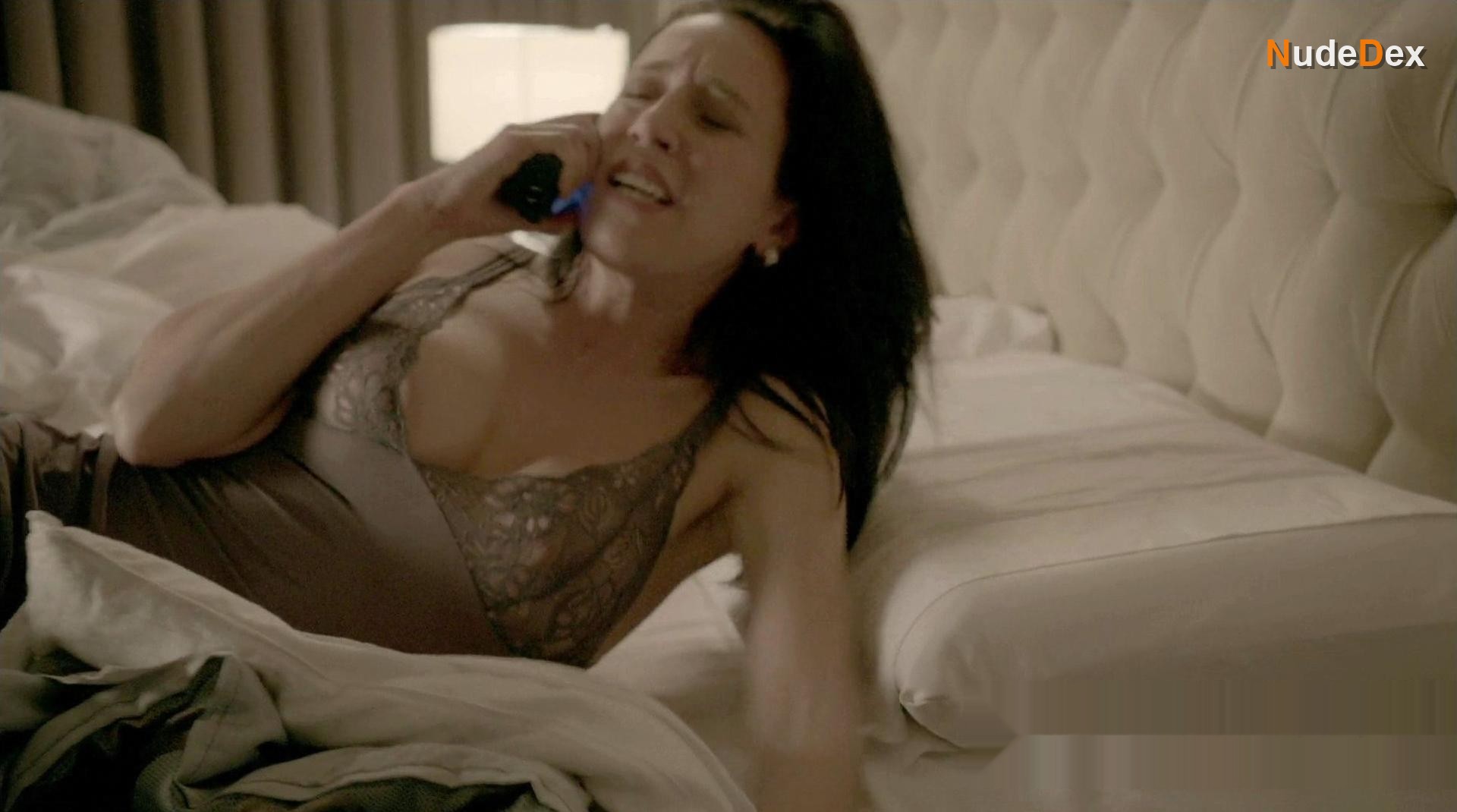 Mariana Trevino in Club De Cuervos, photo 17