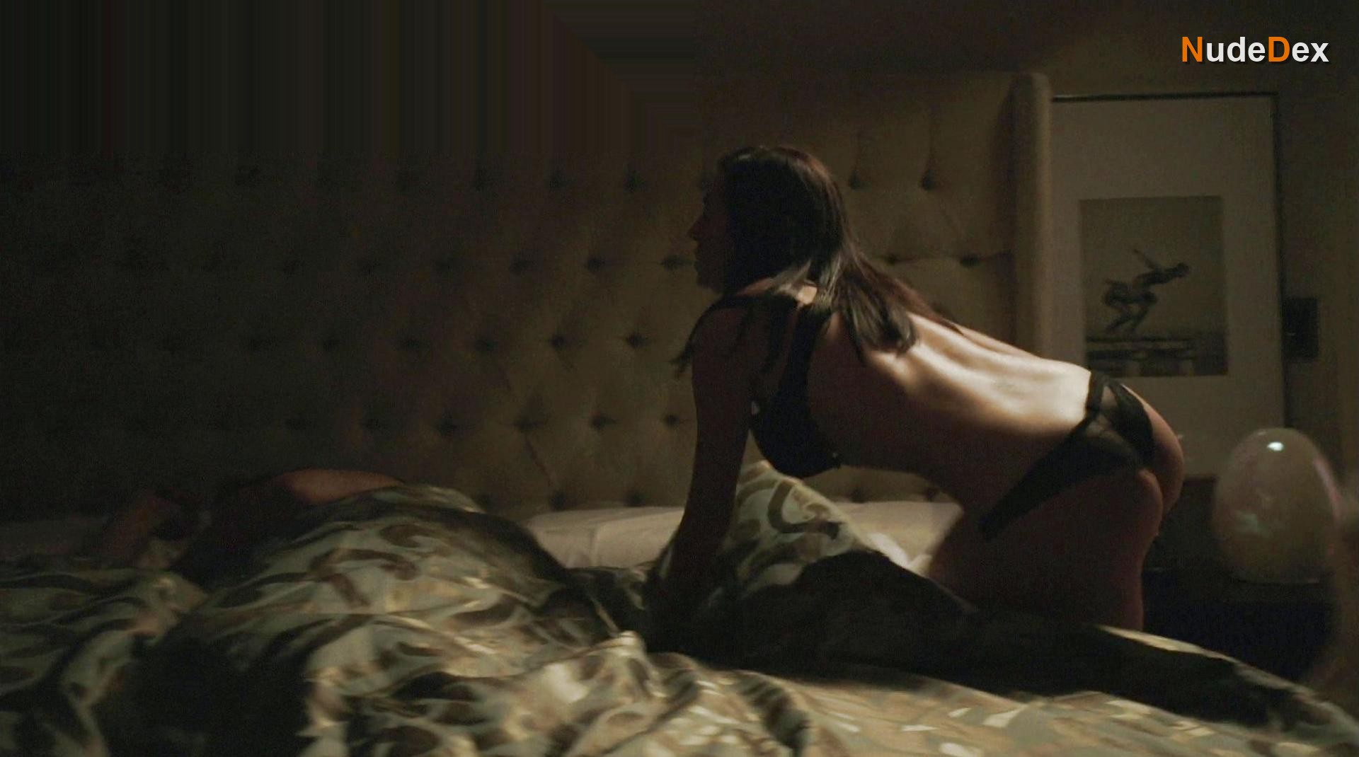 Mariana Trevino in Club De Cuervos, photo 21