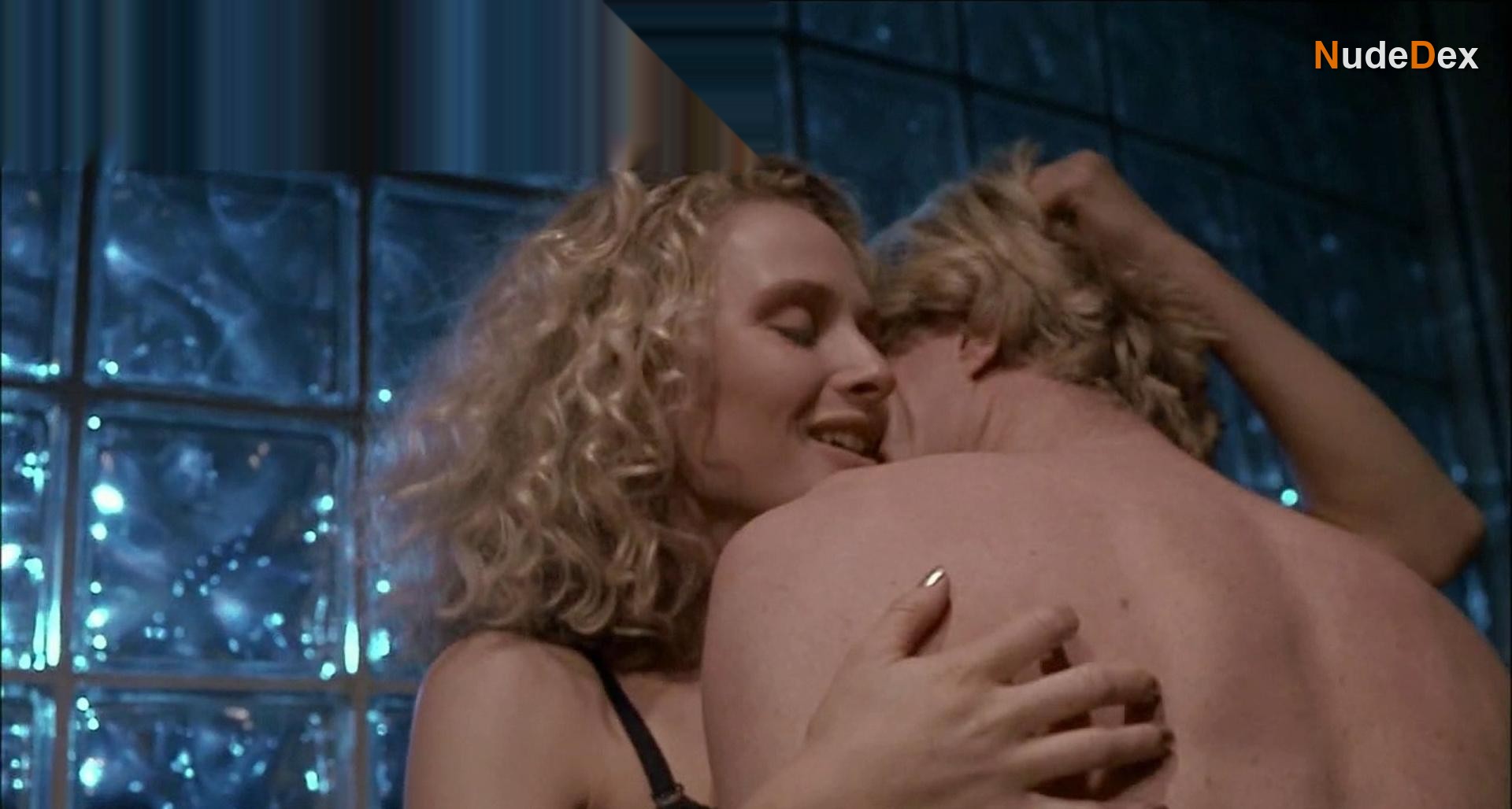 Maria Pitillo in She Devil, photo 3