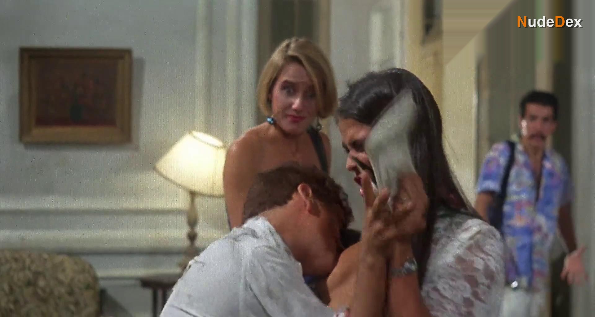 Maria Reis in Massacre In Dinosaur Valley, photo 1