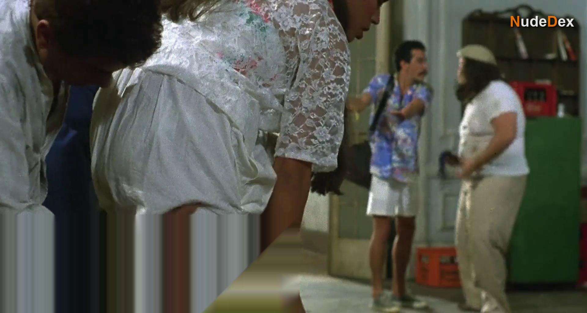 Maria Reis in Massacre In Dinosaur Valley, photo 5