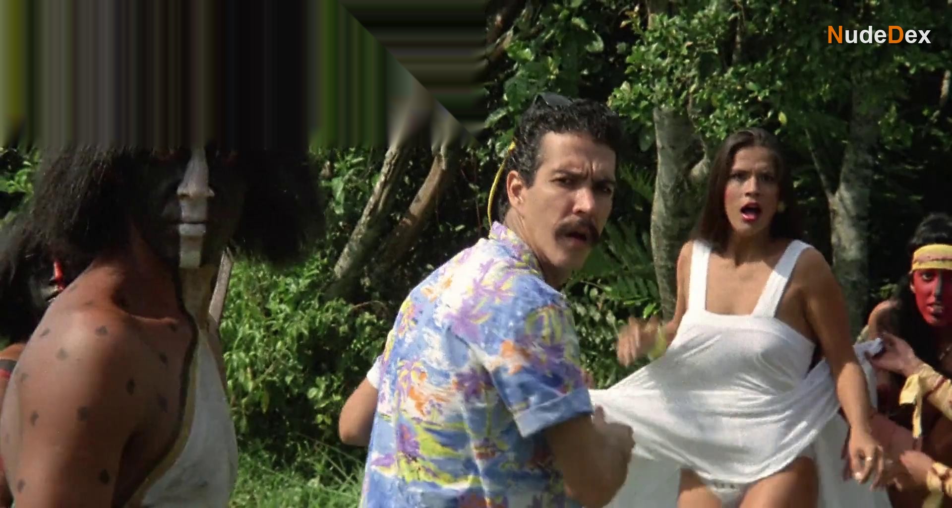 Maria Reis in Massacre In Dinosaur Valley, photo 8