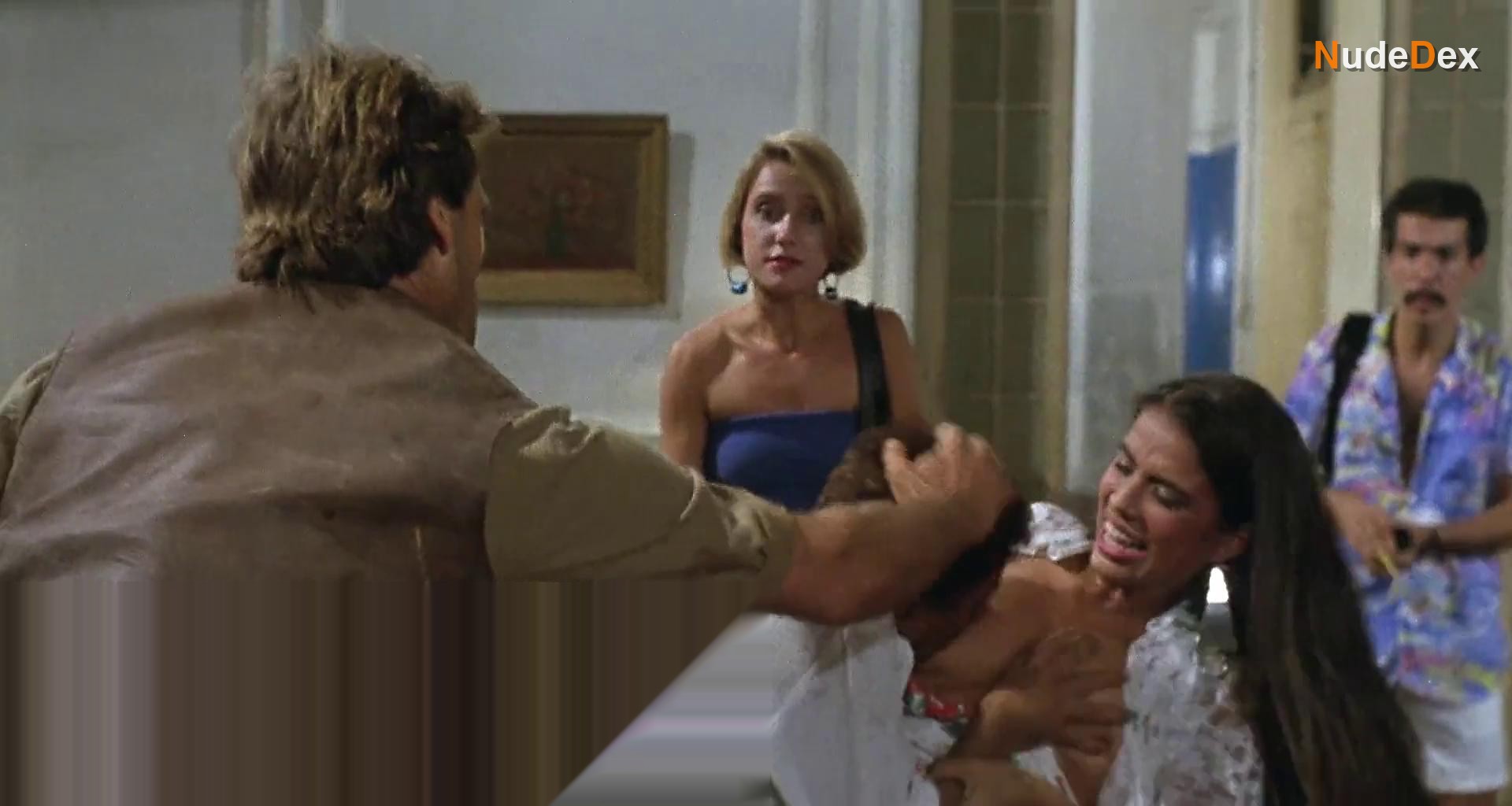 Maria Reis in Massacre In Dinosaur Valley, photo 10
