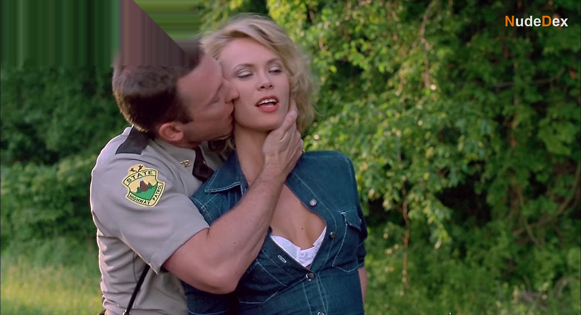 Maria Tornberg in Super Troopers, photo 9