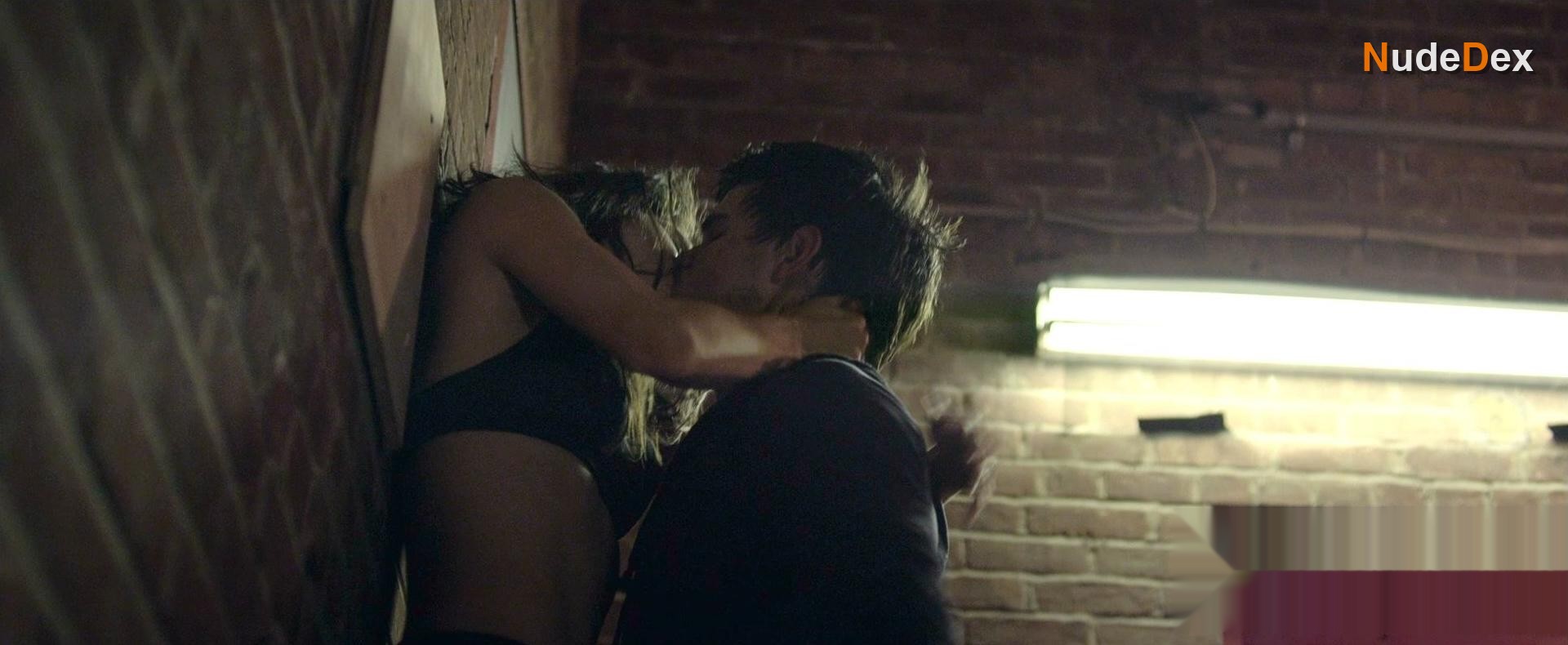 Marie Avgeropoulos in Tracers, photo 2