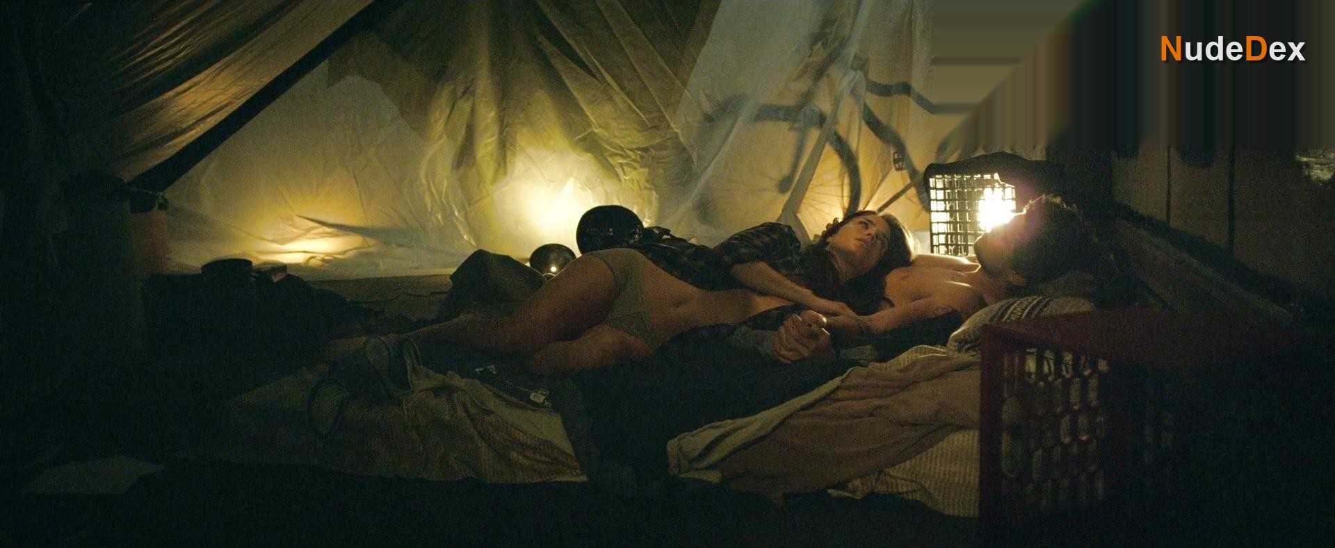 Marie Avgeropoulos in Tracers, photo 5