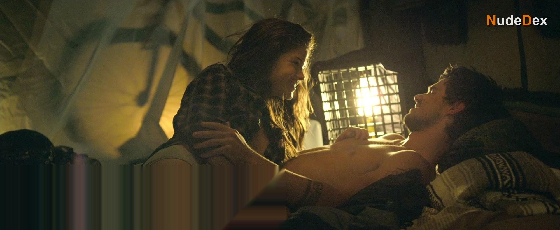 Marie Avgeropoulos in Tracers, photo 6
