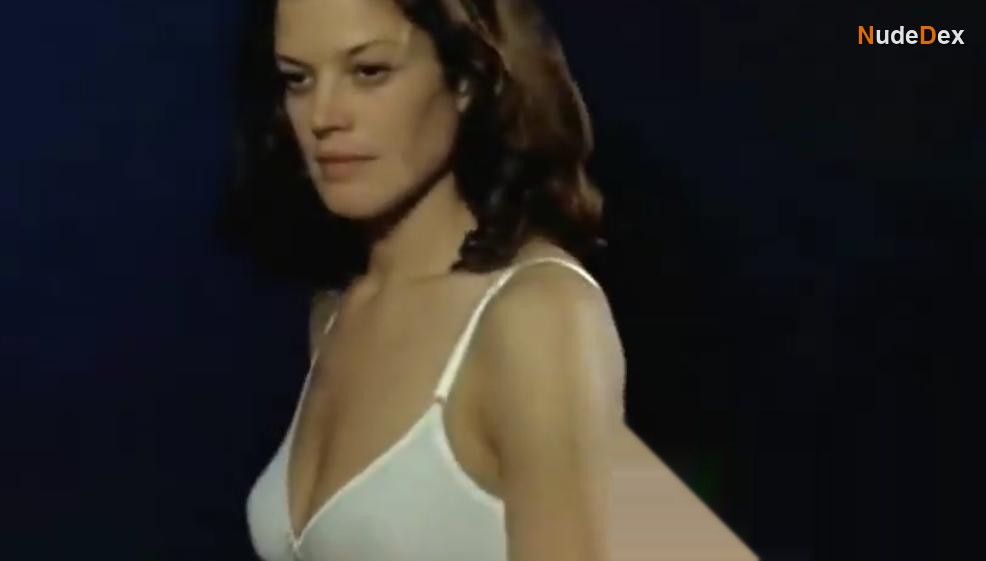 Marie Baumer in Adam Eva, photo 2
