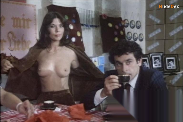 Marie-christine Descouard in Le Roi Des Cons, photo 11