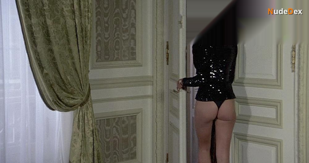 Marie-christine Descouard in The Professional, photo 7