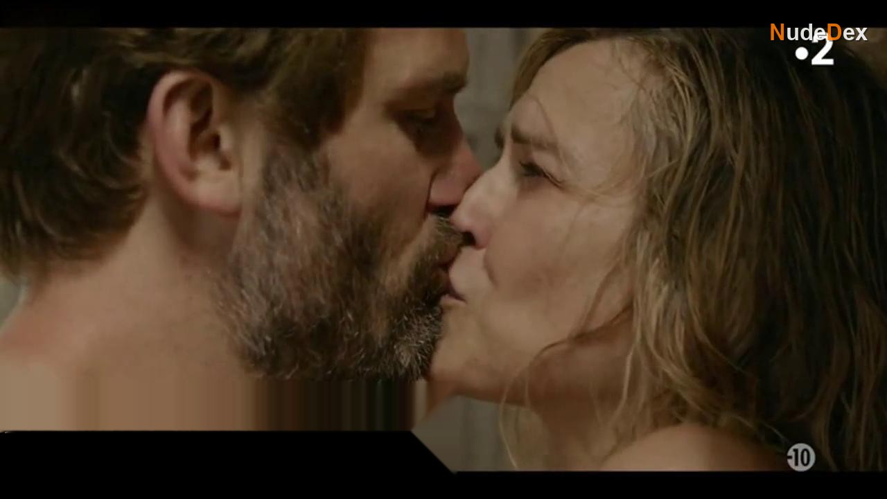 Marie-josee Croze in Mirage, photo 1