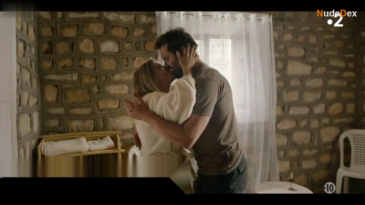 Marie-josee Croze in Mirage, photo 6
