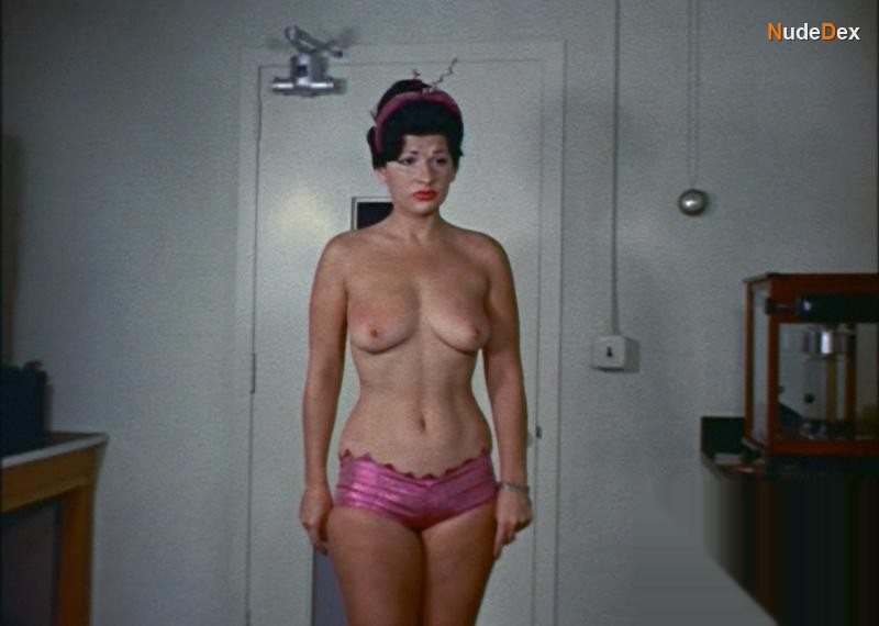 Marietta in Nude On The Moon, photo 7