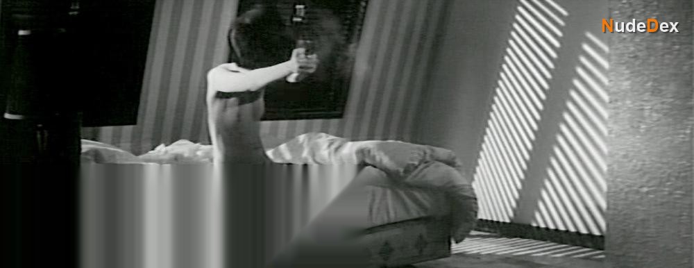 Mariko Ogawa in Branded To Kill, photo 7