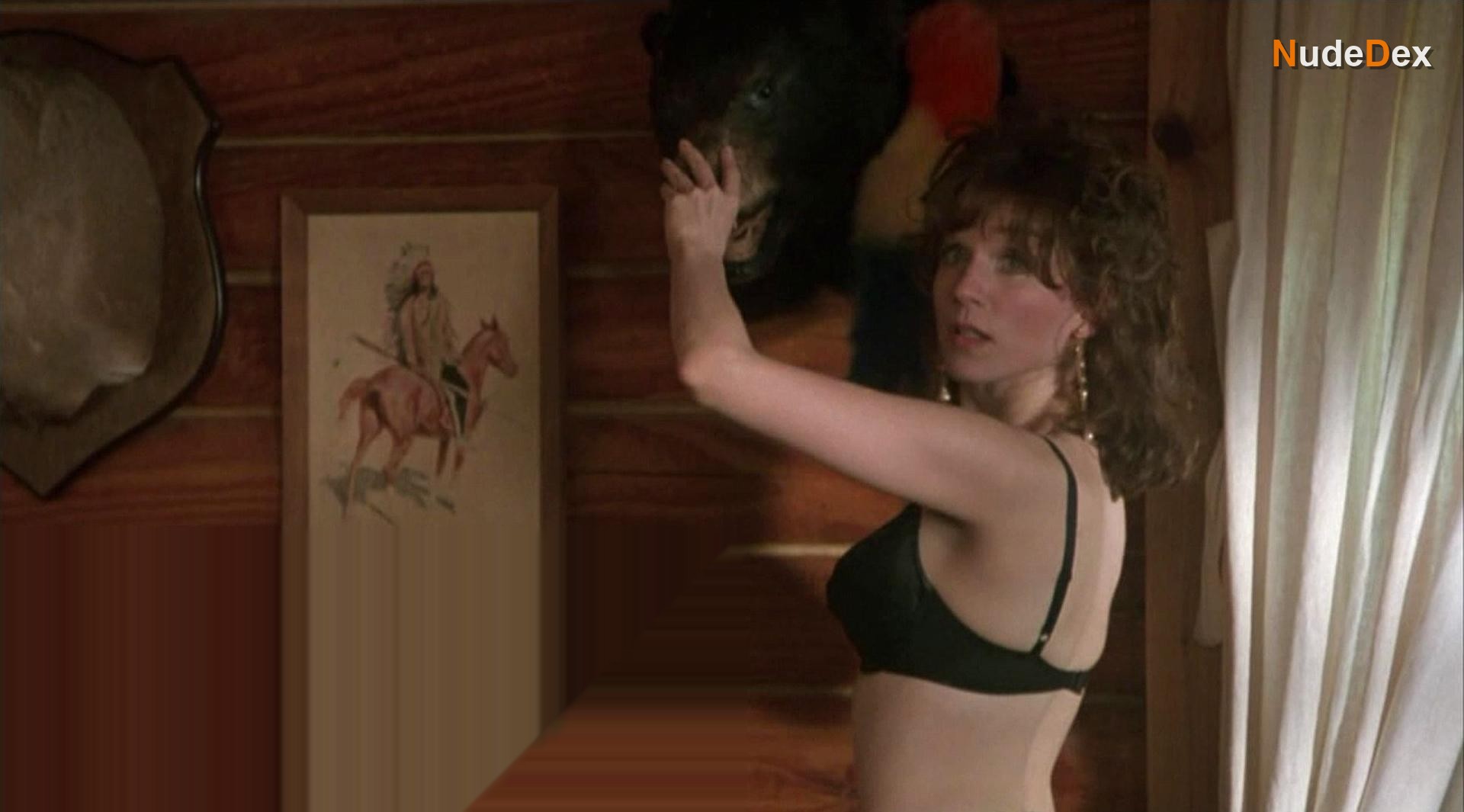 Erika Eleniak in Chasers