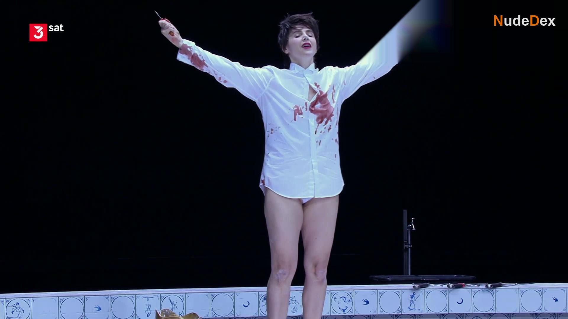 Marina Galic in Macbeth, photo 4