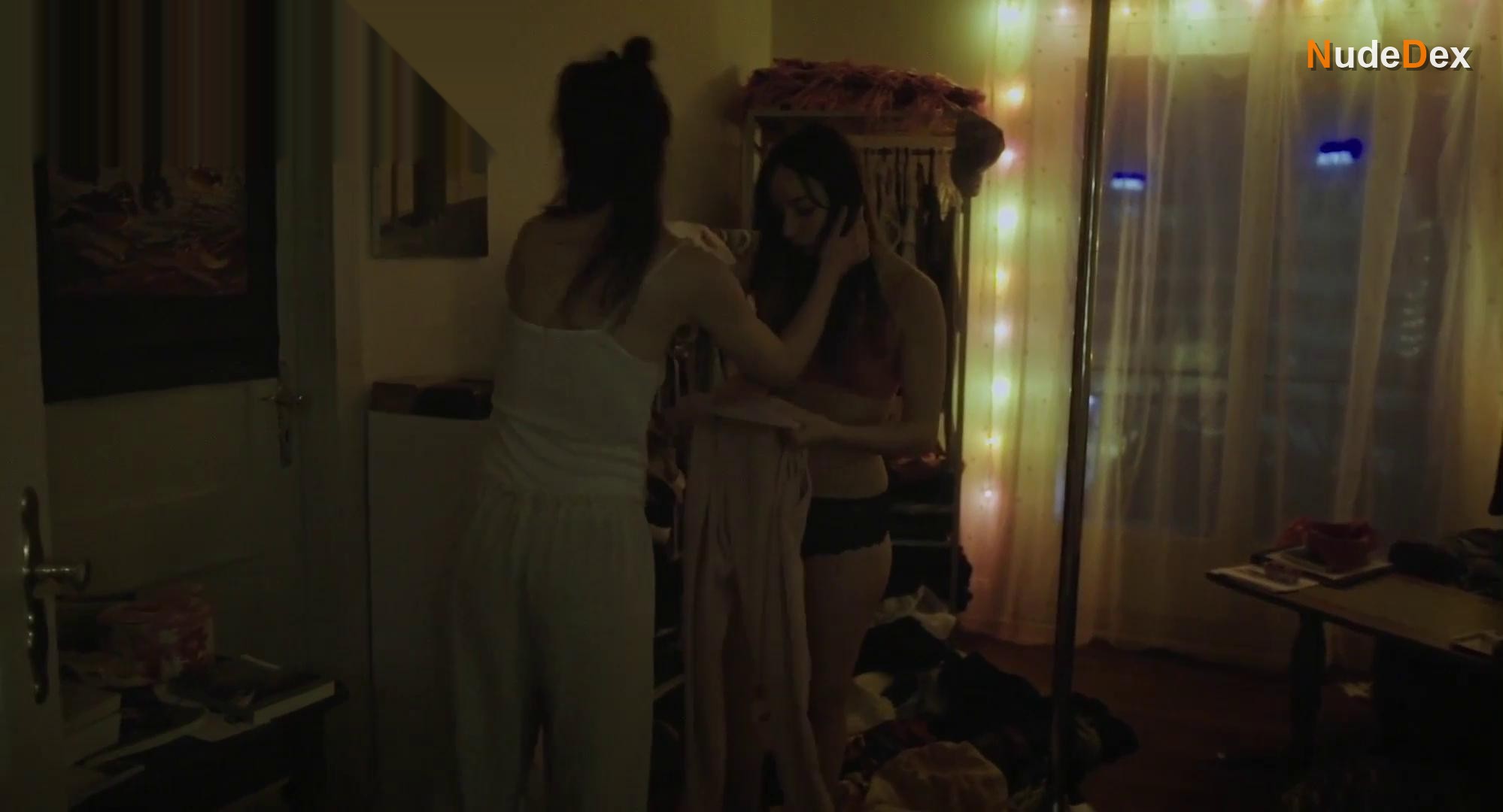 Strangers in Strangers, photo 10