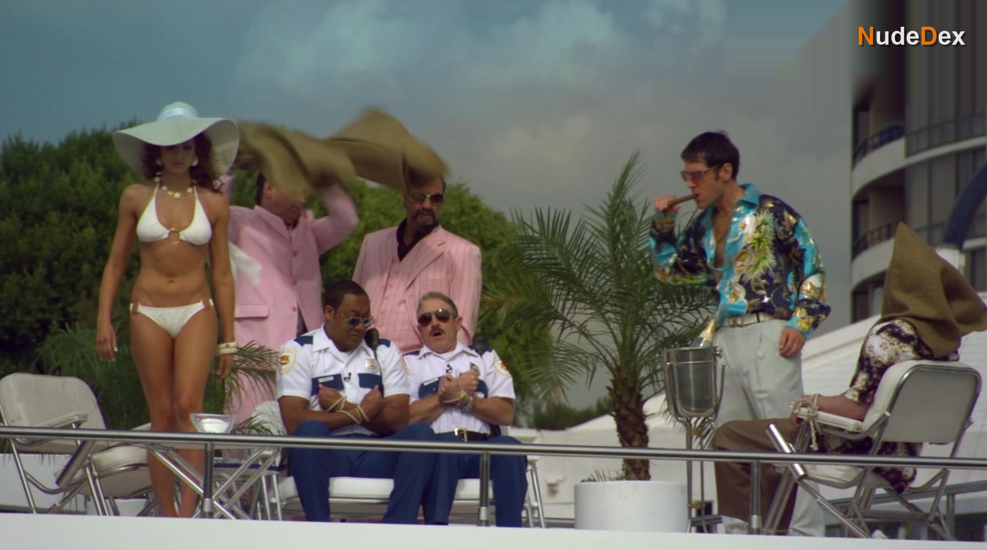 Marisa Petroro in Reno 911 Miami, photo 4