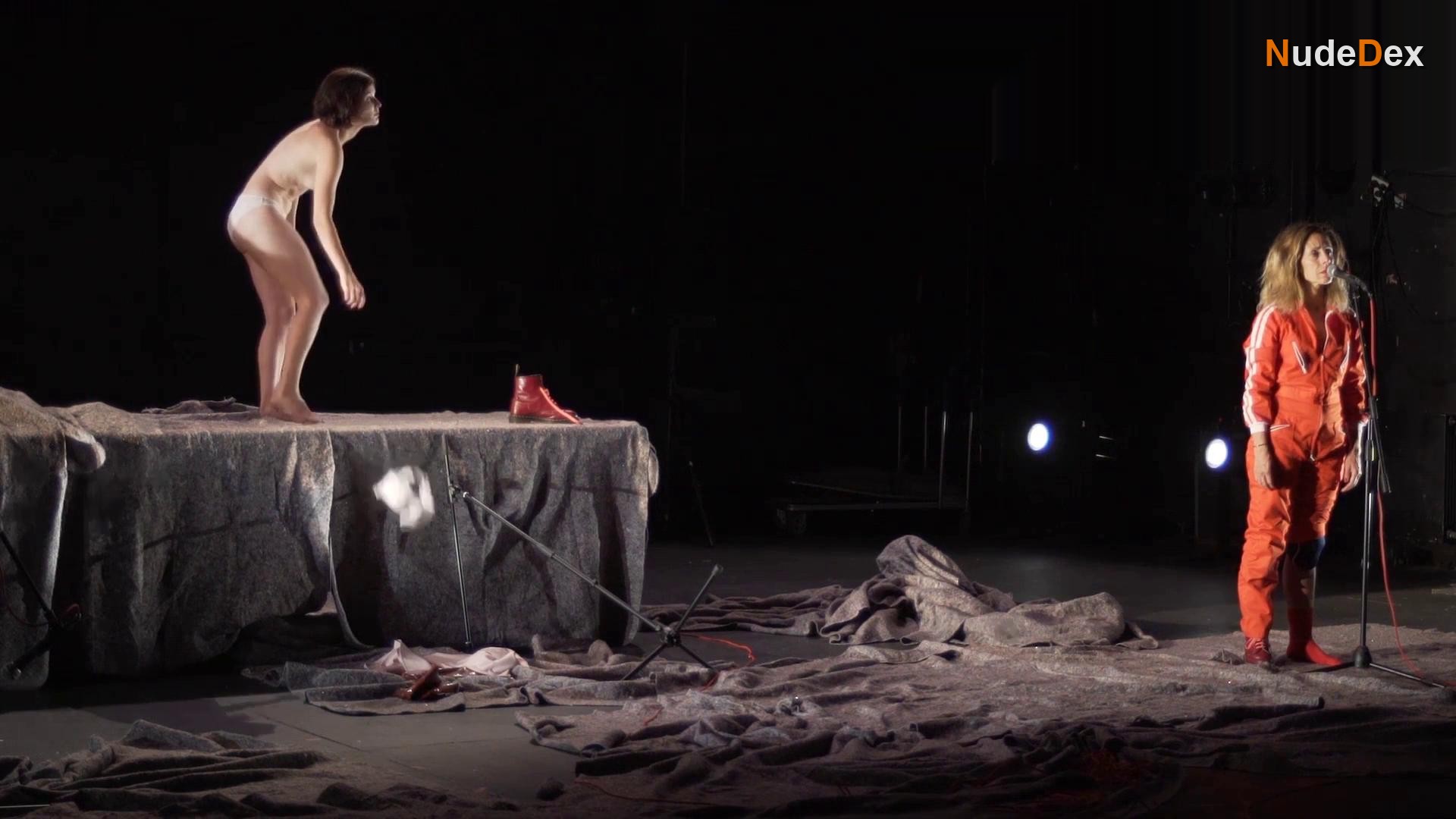 Marta Osso in F R A U, photo 5