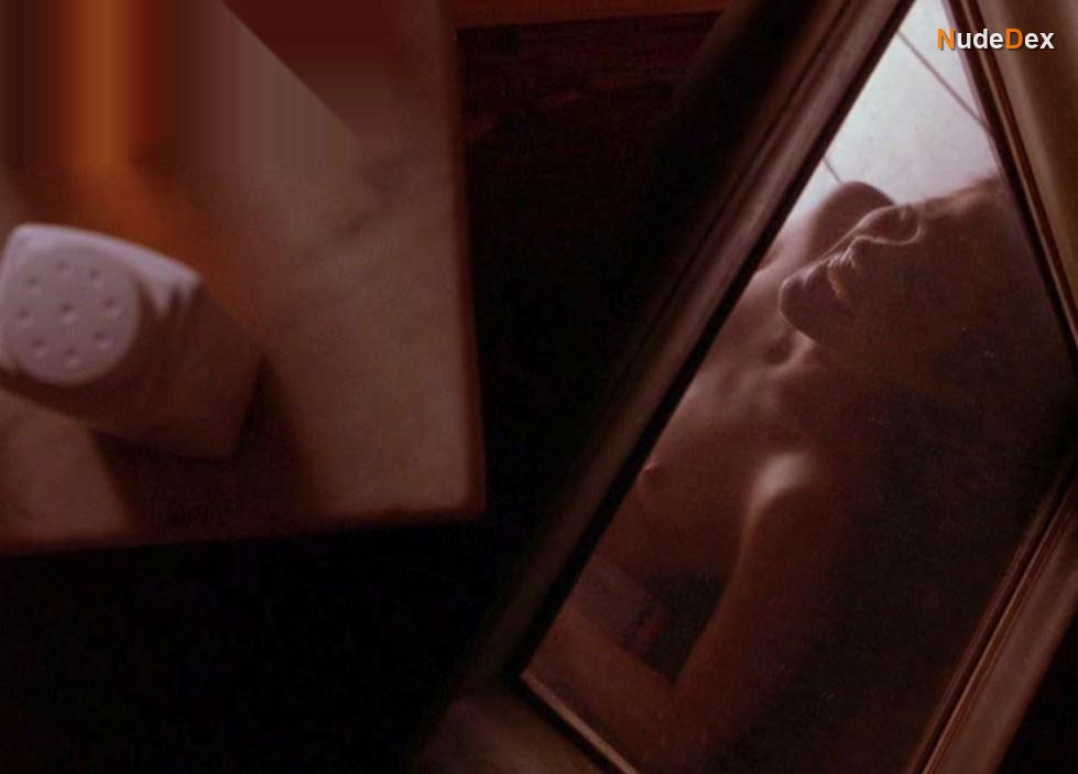 Mary-louise Parker in Goodbye Lover, photo 29